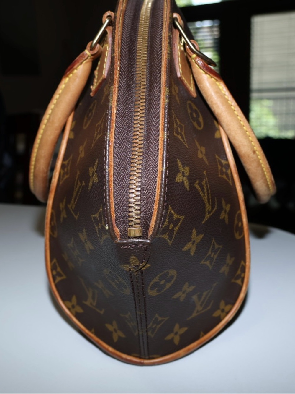 Louis Vuitton Ellipse PM Monogram Handbag - Picture 3 of 10